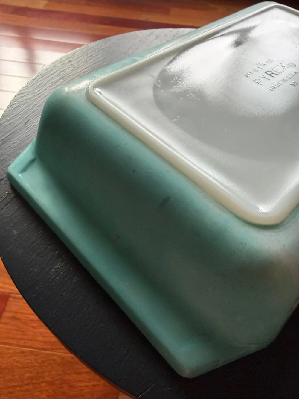 PYREX 548-B Turquoise Snowflake Space Saver Dish 1¼ Qt – Made in USA